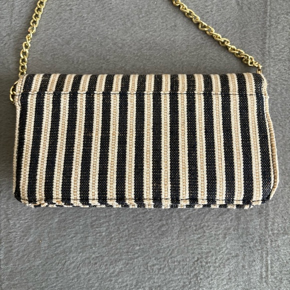 Chic Striped Crossbody Bag with Floral Accents - Picture 4 of 5